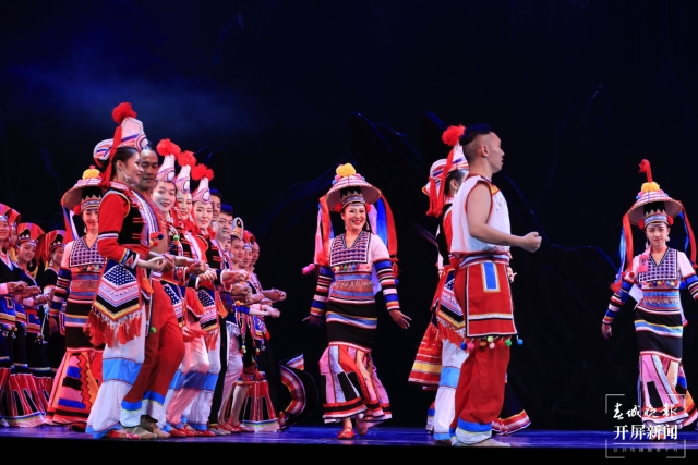 第十六屆云南省新劇（節(jié)）目展演圓滿落幕（春城晚報(bào)-開(kāi)屏新聞?dòng)浾?丁星亦 周明佳 攝）