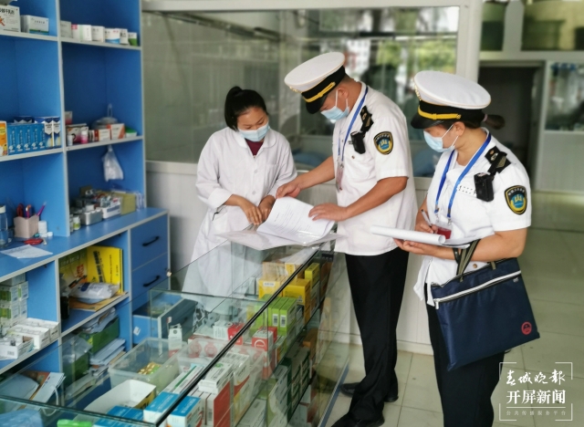 加大執(zhí)法檢查力度 嚴厲打擊各類醫(yī)療衛(wèi)生違法行為(開屏記者王磊攝影報道)