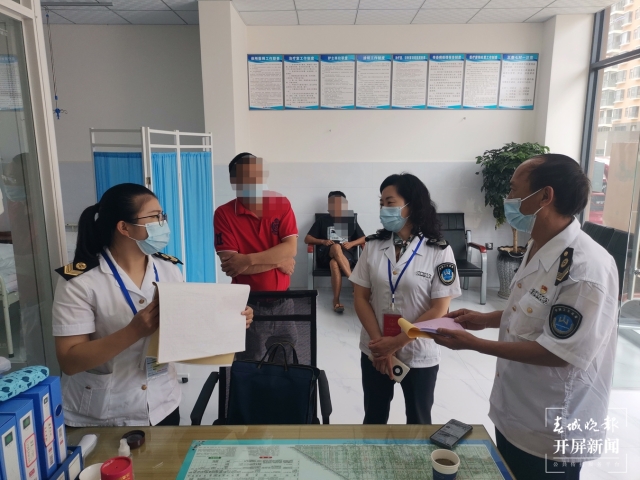 山4家個(gè)體診所未嚴(yán)格執(zhí)行防疫措施被處罰 崔敏 通訊員 林鳴濤 攝