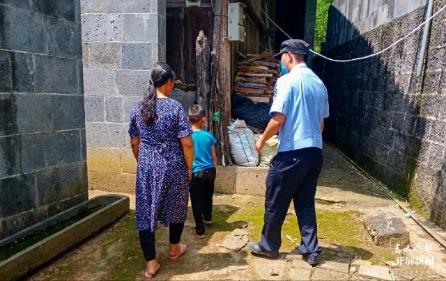 7歲“熊孩”負(fù)氣丟下奶奶狂奔 民警聞訊駕車追回