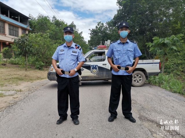 一頭亞洲象進(jìn)入云南勐臘縣街頭游逛（春城晚報(bào)-開(kāi)屏新聞?dòng)浾?張勇 通訊員 文曉龍 李喜梅 攝）