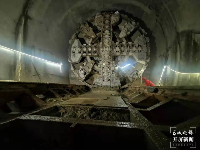 昆明地鐵5號線區(qū)間隧道全線貫通 張勇 攝