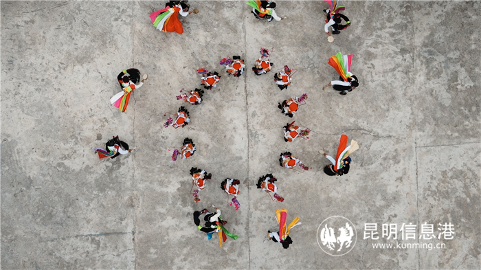 【新時(shí)代 新迪慶】聽(tīng)！這是來(lái)自迪慶的民族團(tuán)結(jié)贊歌.00_02_13_21.Still003