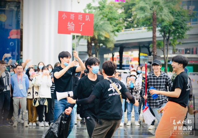 《牛氣滿滿的哥哥》空降昆明，開啟雨中沉浸式錄制（龍宇丹 攝）