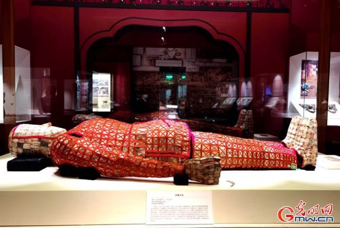 對襟款式、絲線編綴，揭秘兩千多年前南越王絲縷玉衣之謎