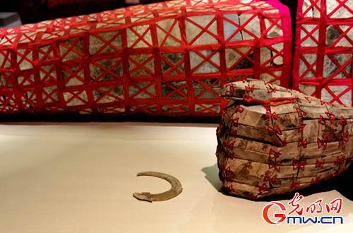 對襟款式、絲線編綴，揭秘兩千多年前南越王絲縷玉衣之謎