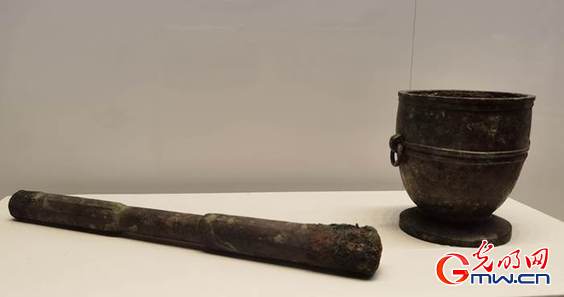 對襟款式、絲線編綴，揭秘兩千多年前南越王絲縷玉衣之謎