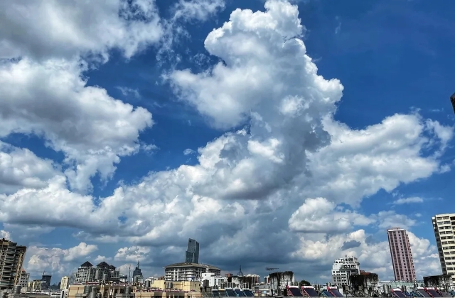 局部強(qiáng)對(duì)流持續(xù)在線，昆明這個(gè)區(qū)發(fā)布雷電預(yù)警…明天云南大部陽(yáng)光燦爛