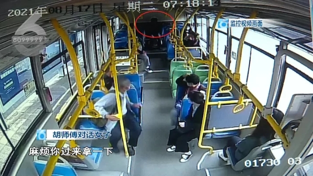 簡(jiǎn)直了！昆明公交車上一女子拒戴口罩，聽(tīng)到報(bào)警后還想跳窗逃跑… 圖片來(lái)源于8099999