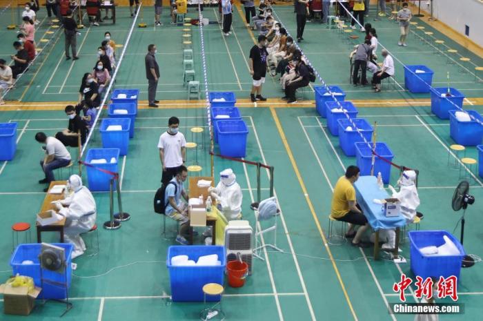 資料圖：高校師生有序進(jìn)行核酸檢測(cè)。<a target='_blank' href='http://www.chinanews.com/'><p  align=