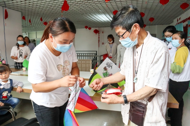 滇式風(fēng)箏來(lái)了 昆明公租房小區(qū)享“美育課程”