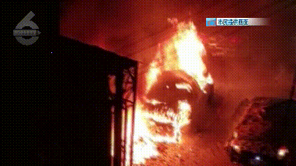 凌晨，昆明二環(huán)東路一老小區(qū)突發(fā)火情！不少電動(dòng)車(chē)、汽車(chē)都遭殃了