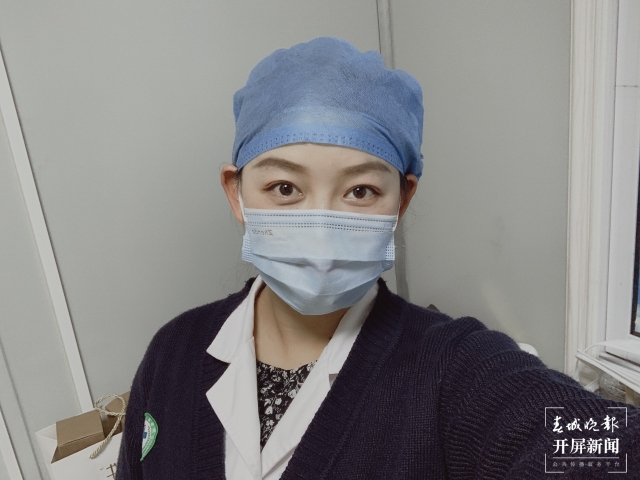 昆明小姐姐公交車?yán)锞却蠼阋幻?jpg