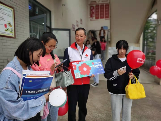 103萬(wàn)人次捐款1876萬(wàn)元，云南省紅十字會(huì)“99公益日”網(wǎng)絡(luò)籌款再創(chuàng)新高（云南紅十字會(huì)供圖）