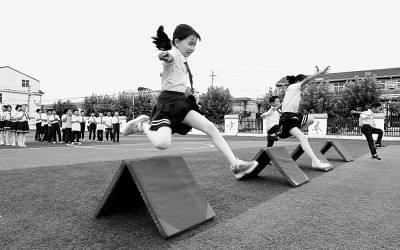 “減負”改變“新學期” “減負”改變“新學期”