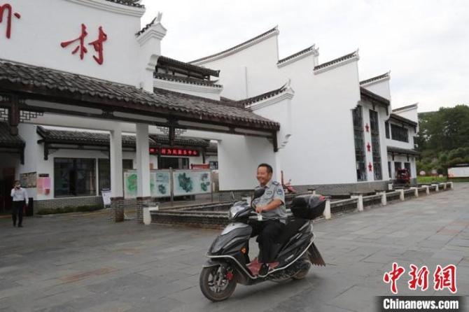 “半條被子”故事主人公后代：“跟黨走，我們過上了紅火的幸福日子”