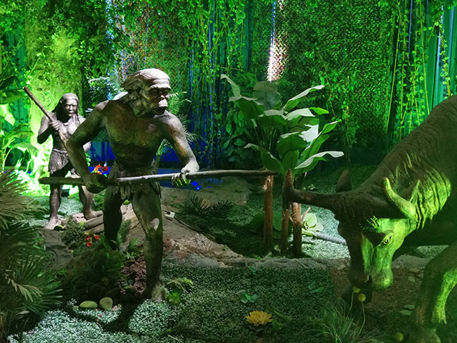 圖四 元謀人勞動(dòng)場景復(fù)原圖。人民網(wǎng)劉怡攝