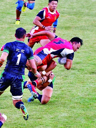 橄欖球：雨中見證熱血沸騰