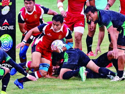 橄欖球：雨中見證熱血沸騰