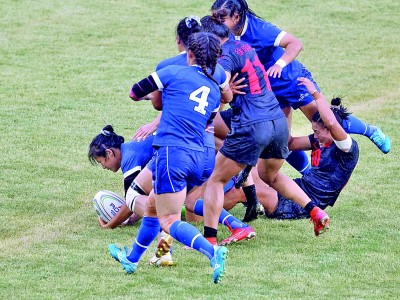 橄欖球：雨中見證熱血沸騰
