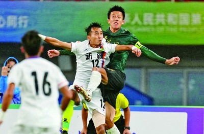 男足U20組別:青春在雨中揮灑 男足U20組別:青春在雨中揮灑