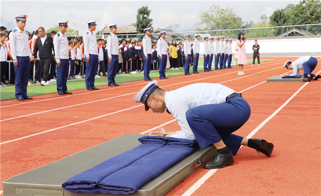 演示“疊豆腐塊” 演示“疊豆腐塊”