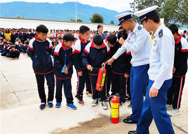 滅火器使用講解 滅火器使用講解