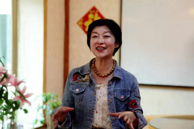 昆明市臺(tái)聯(lián)兼職副會(huì)長(zhǎng)董美珍主持本次推介會(huì)。都市時(shí)報(bào)熊少宇攝