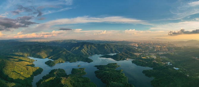 一等獎(jiǎng)《呵護(hù)》作者：張毅寧5