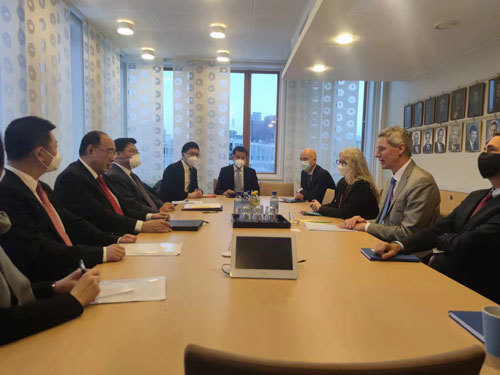 730015b4284e45e0d3645034c93995c5