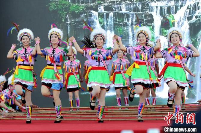 華安高山族舞蹈。　張金川 攝