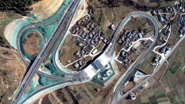 大麗高速公路九河互通式立交通車運營（供圖）