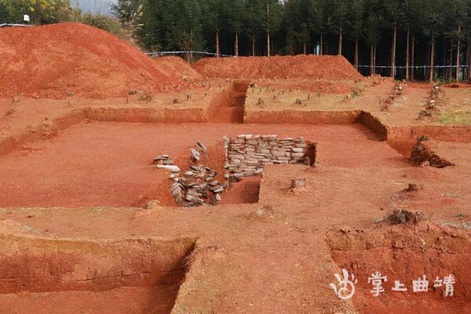 羅平油菜花海下發(fā)現(xiàn)東漢墓群！