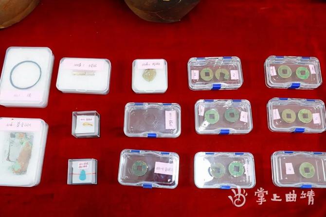 羅平油菜花海下發(fā)現(xiàn)東漢墓群！