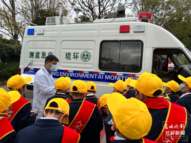 昆明近百市民現(xiàn)場(chǎng)參觀環(huán)保設(shè)施