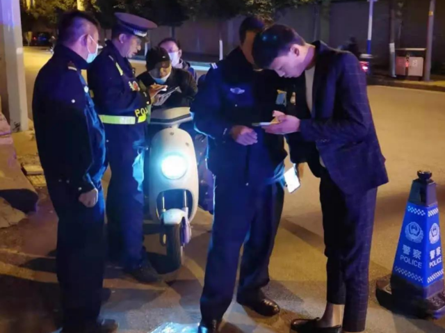 幫你注銷校園貸、改不良征信？官渡警方：不聽不信不轉(zhuǎn)帳?。ü﹫D）