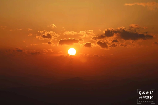 開屏策劃|冬至云南—磨豆山日落(開屏新聞記者及通訊員 攝)