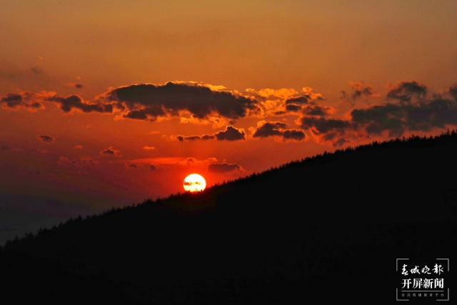 開屏策劃|冬至云南—磨豆山日落(開屏新聞記者及通訊員 攝)