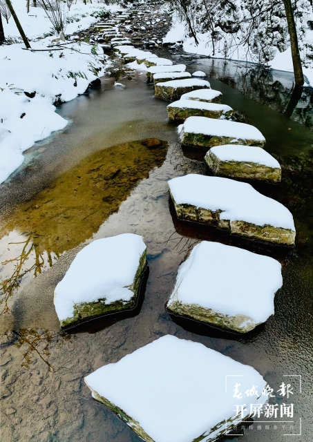 昭通雪景(開屏新聞?dòng)浾?申時(shí)勛 通訊員 白鳥 戴虞夢(mèng) 陳光惠 攝)
