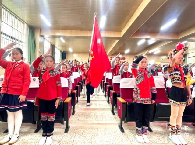 昆明小學(xué)陸續(xù)舉行少代會(huì)(開屏新聞?dòng)浾?李思家 攝)