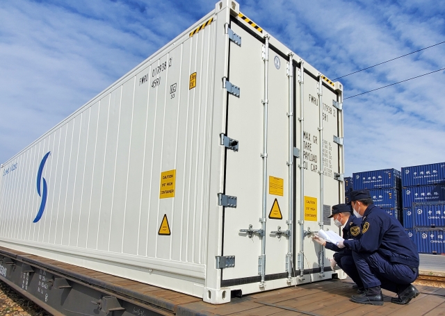 中老鐵路跨境物流運(yùn)營(yíng)一個(gè)月 昆明海關(guān)監(jiān)管進(jìn)出口貨物總值突破6億元(昆明海關(guān) 供圖)