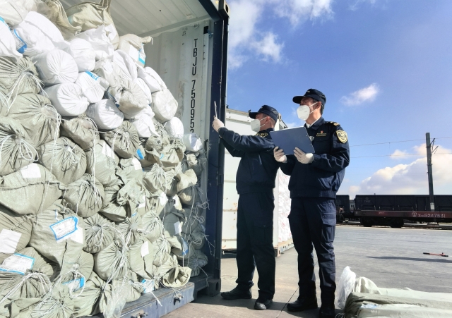 中老鐵路跨境物流運(yùn)營(yíng)一個(gè)月 昆明海關(guān)監(jiān)管進(jìn)出口貨物總值突破6億元(昆明海關(guān) 供圖)