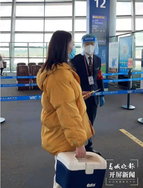 28分鐘！東航云南打通延續(xù)生命的綠色通道（葉勤茹 王浩帆 王舸屹 王朱 攝影報(bào)道）