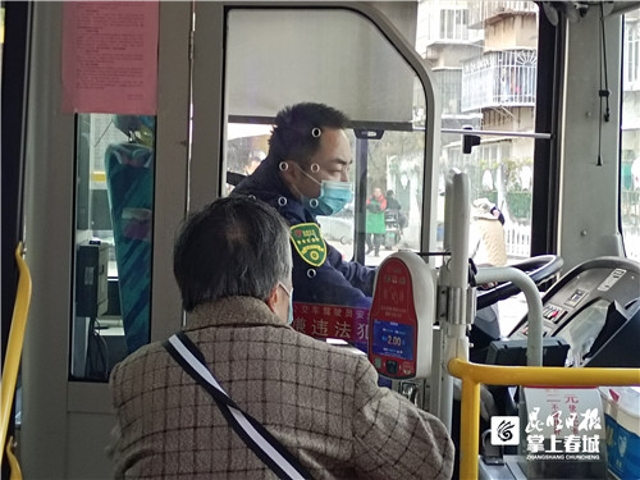 @昆明市民 注意！不戴口罩坐公交將被“遠程監(jiān)控”，還可能被拒載！