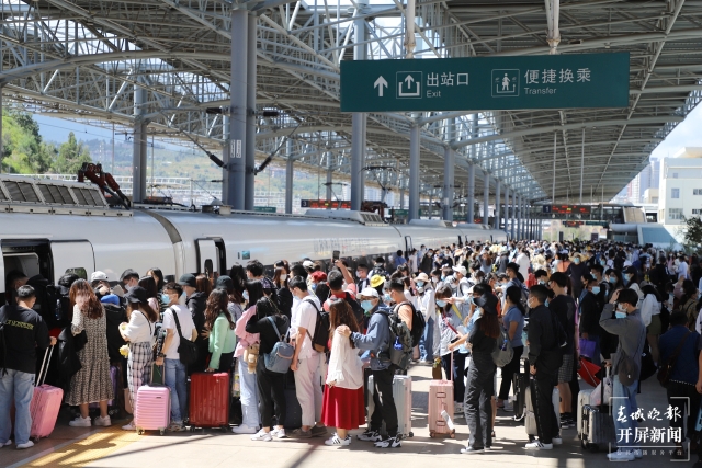 云南鐵路(開屏新聞記者 孫江葒 通訊員 何思遠(yuǎn) 陳暢 梁穎 攝)