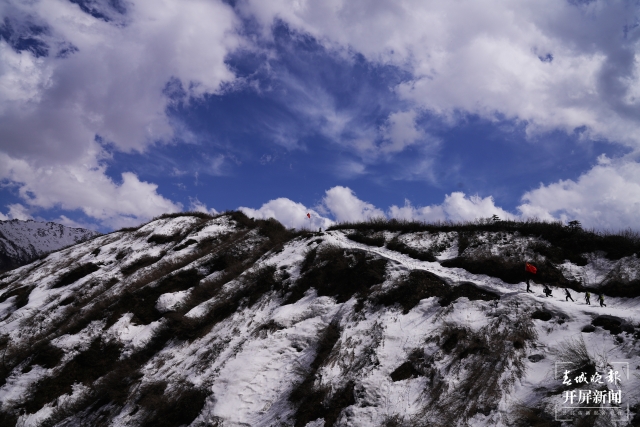 660天94批376人，這群戍邊人終于“被迫”下山了（張勇 通訊員 代超 攝）