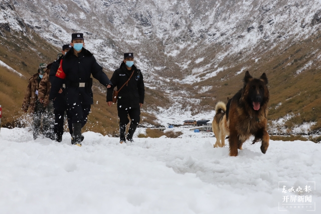 660天94批376人，這群戍邊人終于“被迫”下山了（張勇 通訊員 代超 攝）