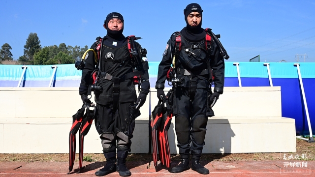 云南省森林消防總隊(duì)特種救援大隊(duì)“蛙人”操練忙（李春麗 通訊員 張玉超 周明泉 攝）