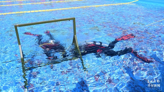 云南省森林消防總隊(duì)特種救援大隊(duì)“蛙人”操練忙（李春麗 通訊員 張玉超 周明泉 攝）