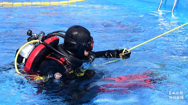 云南省森林消防總隊(duì)特種救援大隊(duì)“蛙人”操練忙（李春麗 通訊員 張玉超 周明泉 攝）